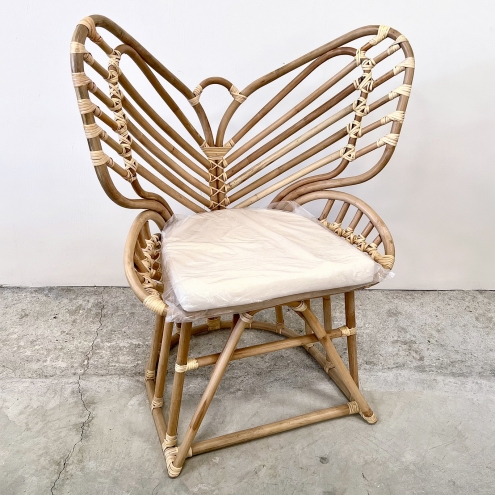 Chaise 'papillon'  en rotin naturel