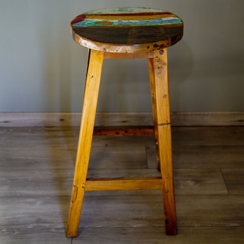 Tabouret-de-bar-en-bois-de-bateau-teck-recycle-colore-containers-du-monde-33380