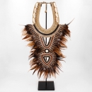 Collier papou plumes et coquillages