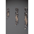 Gecko en bois peint gris et coquillages