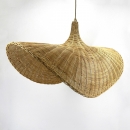 suspension en rotin forme chapeau