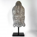 tête de bouddha en bois sur socle