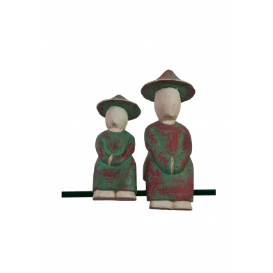 Statuettes femmes assises en albizia gris et rouge