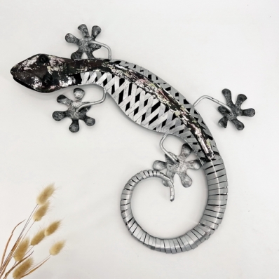 Gecko en métal irisé