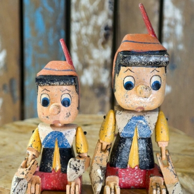 Pinocchio-articule-en-bois-d-albizia-finition-couleur-antique-containers-du-monde-33380
