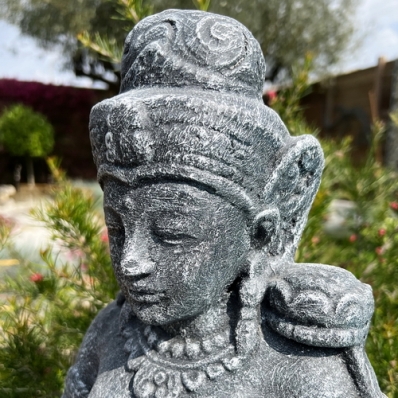 Sculpture déesse Tara gris