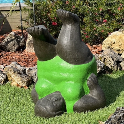 Statue baigneuse position de yoga Sarvancasana vert