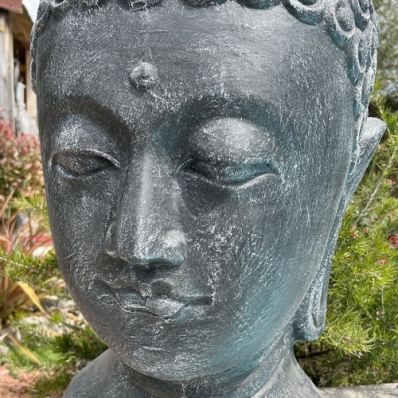 tete-de-bouddha-en-fibrociment-gris-containers-du-monde-33380-biganos