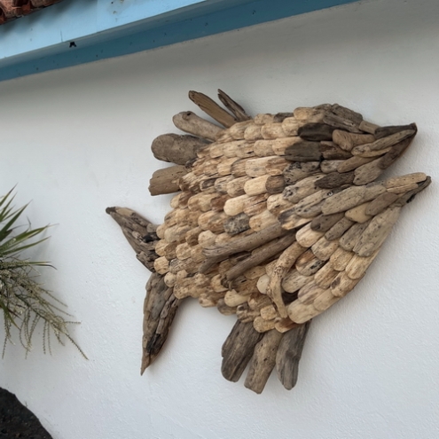 Décoration poissons sur socle en bois flotté - Un grand marché