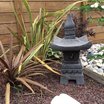Lanterne japonaise en pierre de lave 55 cm Nagoya