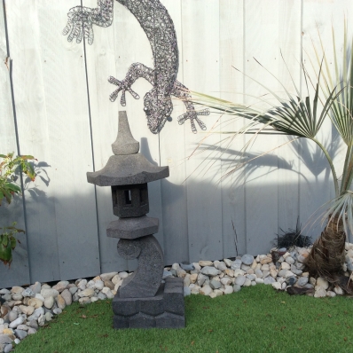 Lanterne japonaise en pierre de lave 90 cm Vague Naha