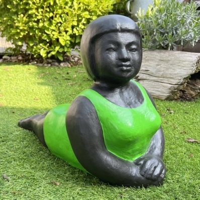 Statue baigneuse en position de yoga Panca vert