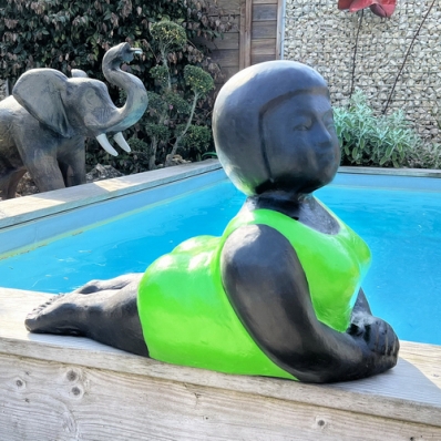 Statue baigneuse en position de yoga Panca vert