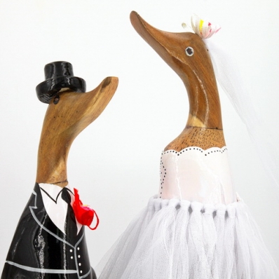 Statue de canards couple de mariés