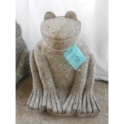Statue grenouille en pierre de lave