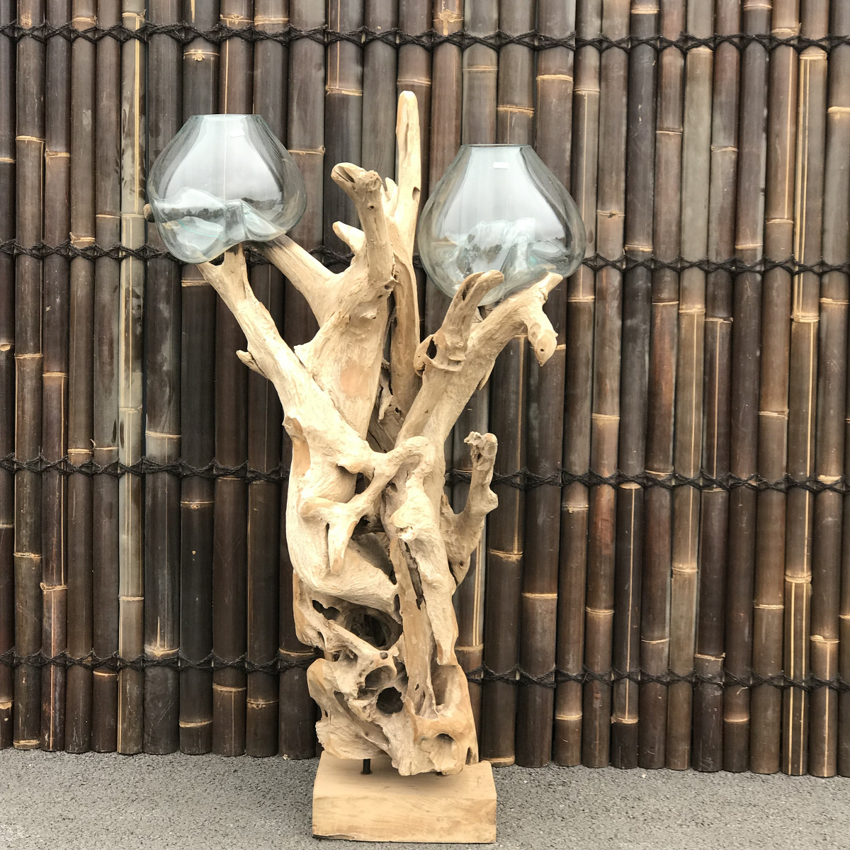 Décoration séjour Vases en verre soufflé sur racine de teck