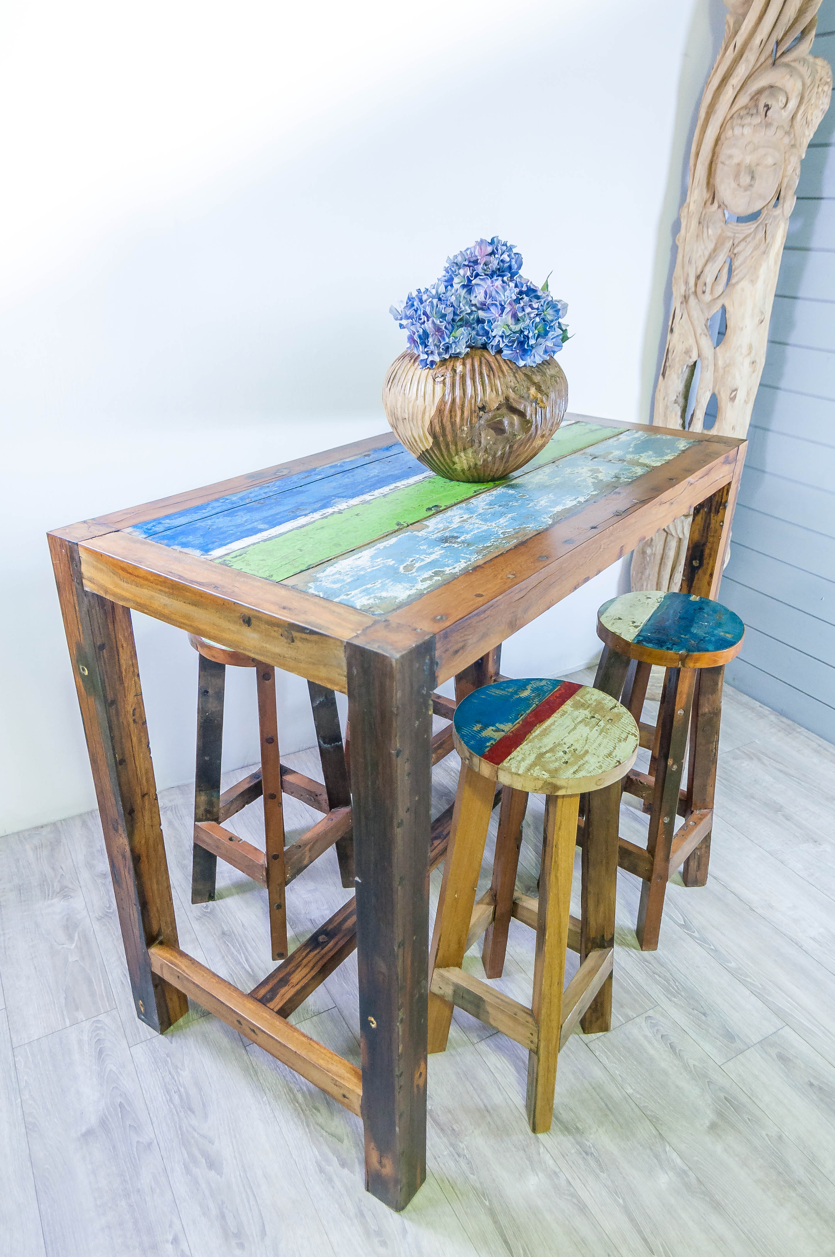 Table haute- mange-debout en bois de bateau