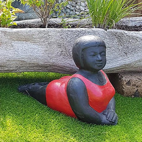 Statue baigneuse en position de yoga Panca Rouge - Décoration jardin