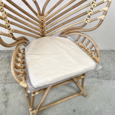 Chaise 'papillon'  en rotin naturel